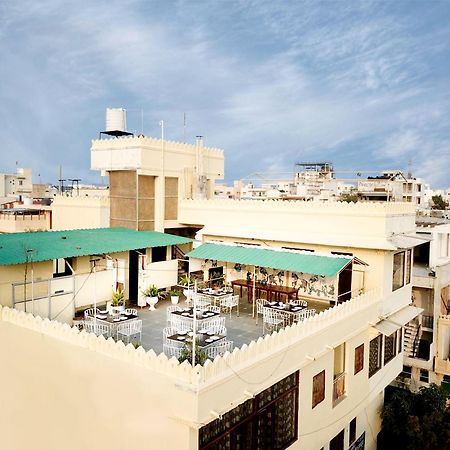 Hotel The Kesar Niwas à Udaipur Extérieur photo