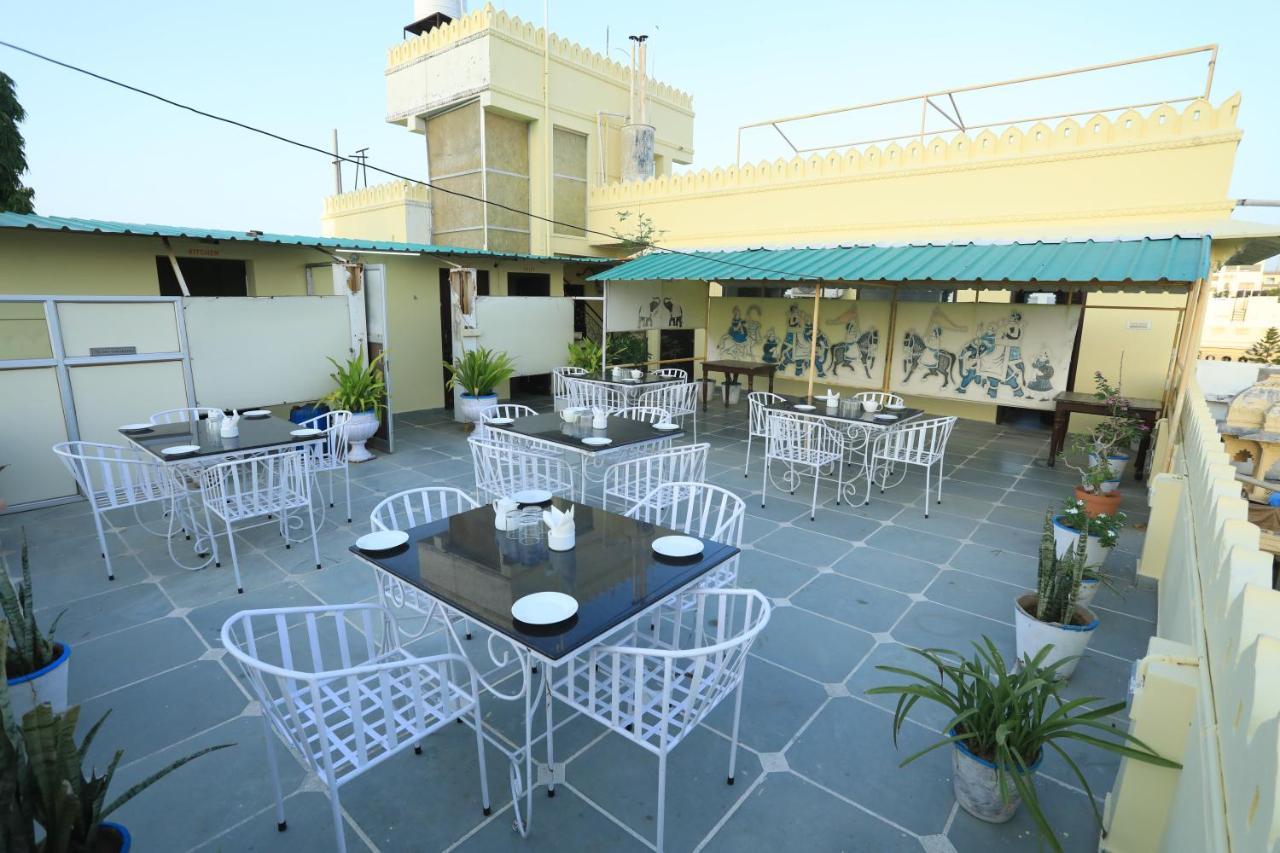 Hotel The Kesar Niwas à Udaipur Extérieur photo