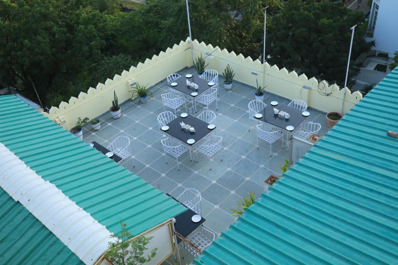 Hotel The Kesar Niwas à Udaipur Extérieur photo