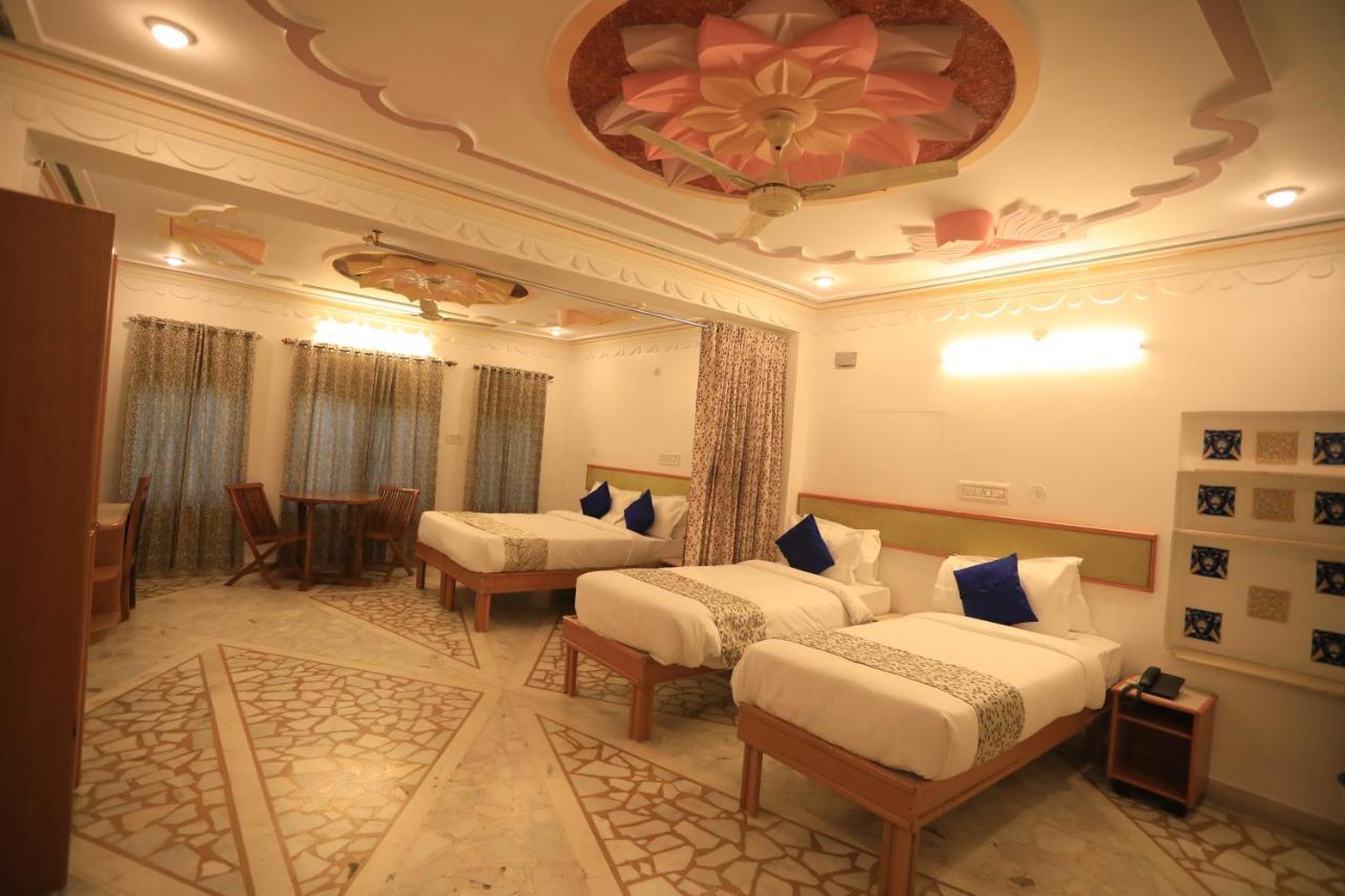 Hotel The Kesar Niwas à Udaipur Extérieur photo