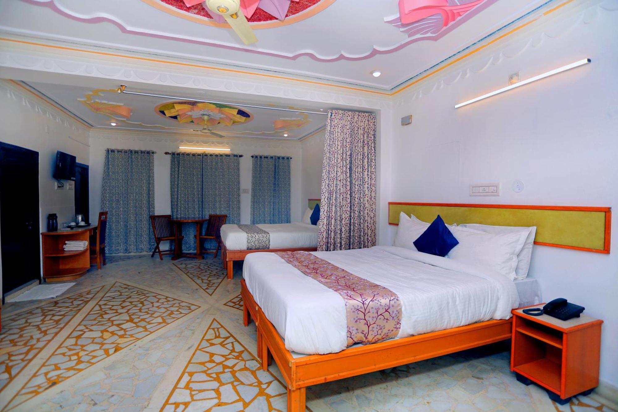 Hotel The Kesar Niwas à Udaipur Extérieur photo