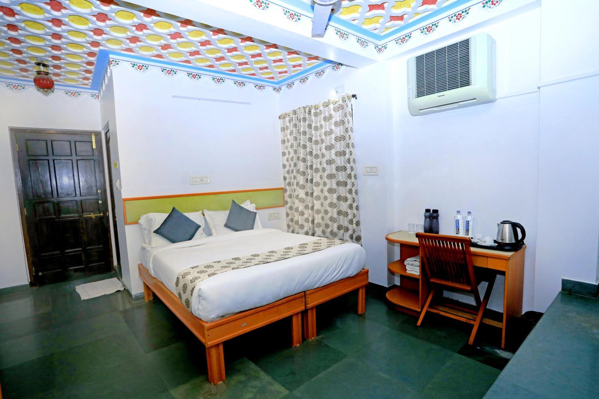 Hotel The Kesar Niwas à Udaipur Extérieur photo