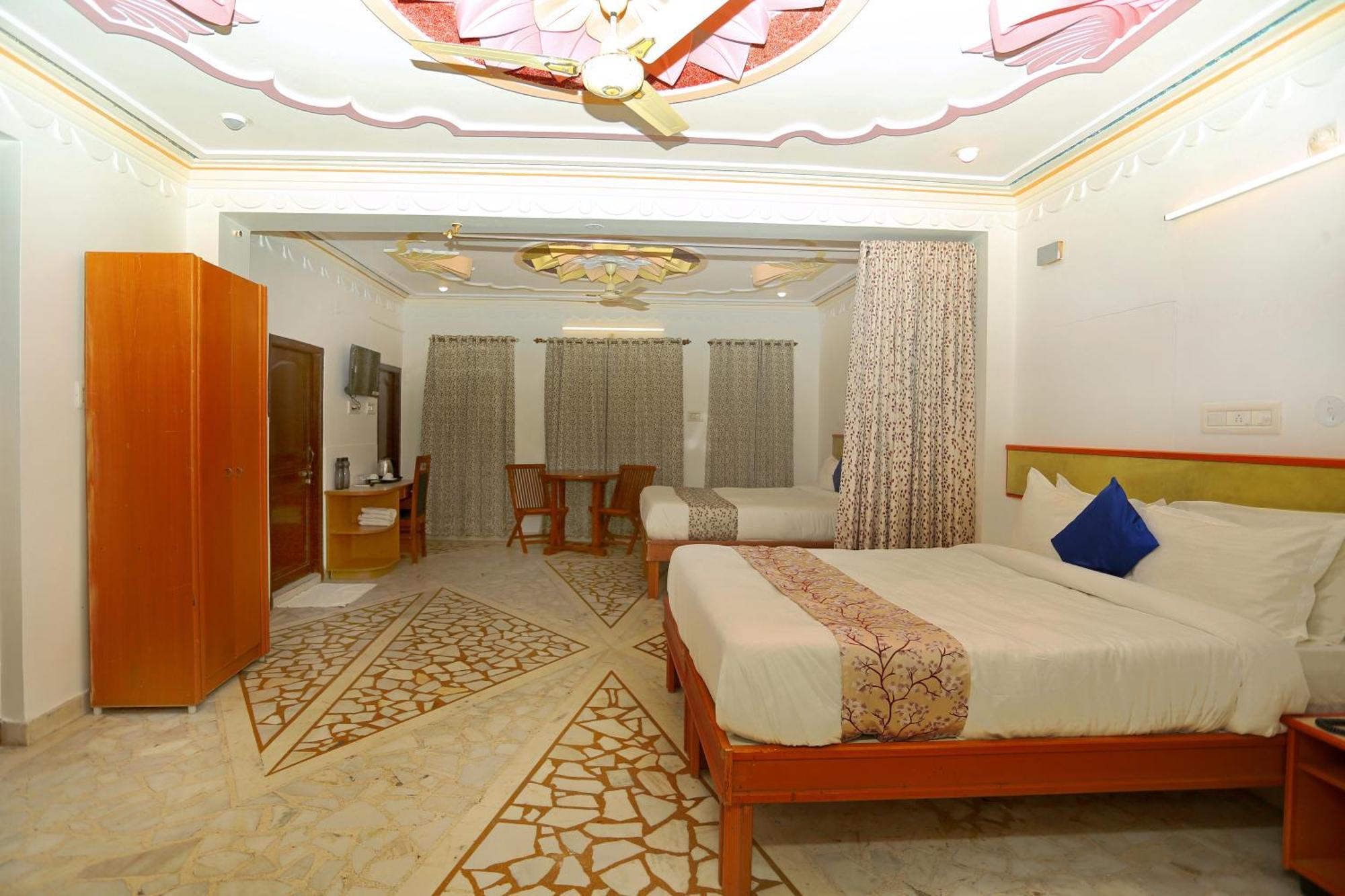Hotel The Kesar Niwas à Udaipur Extérieur photo