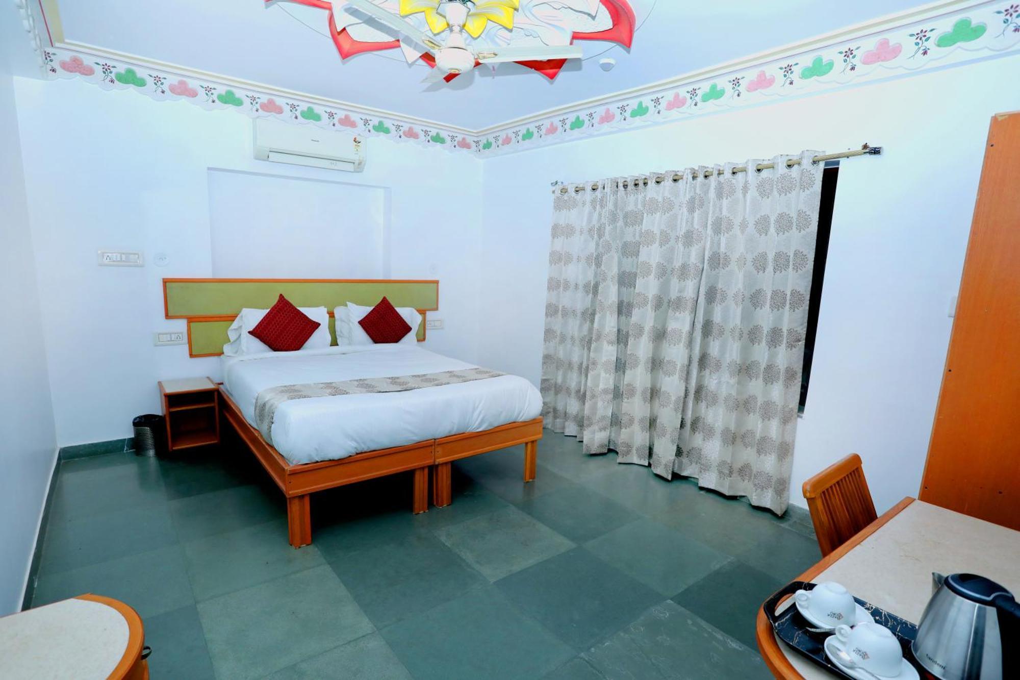 Hotel The Kesar Niwas à Udaipur Extérieur photo